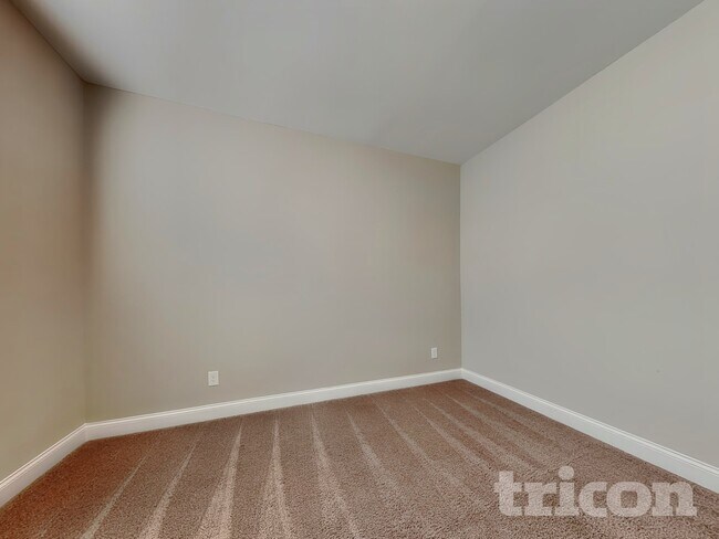 Building Photo - 319 Arbor Cir