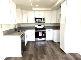 Building Photo - 10636 Chestnut St