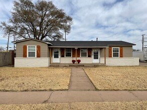 Building Photo - 4204-35
