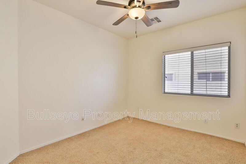 Building Photo - 11547 E Sylvan Ave