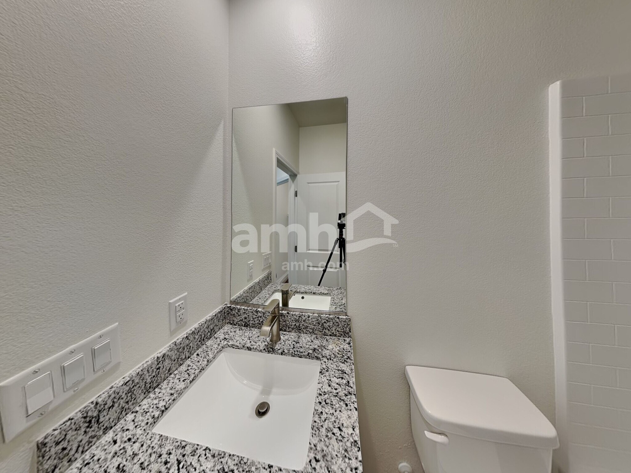 Building Photo - 341 Seville Ave