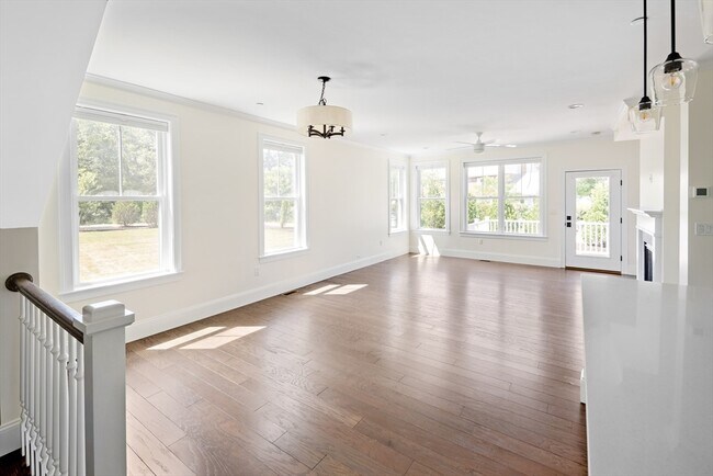 Building Photo - 19 Lily Pond Ln