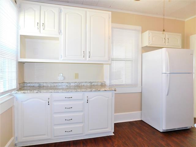 Building Photo - 808 N Elm St