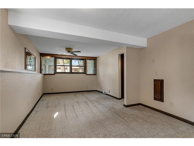 Building Photo - 4 Bedroom 2 bath house in Waite Park