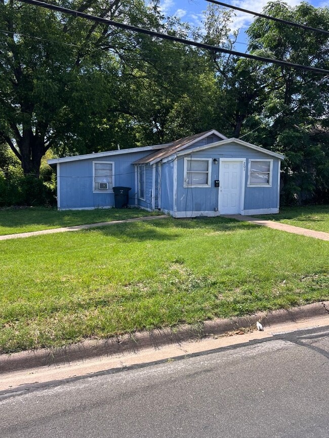 Building Photo - Two bedroom one bathroom located house on corner lot