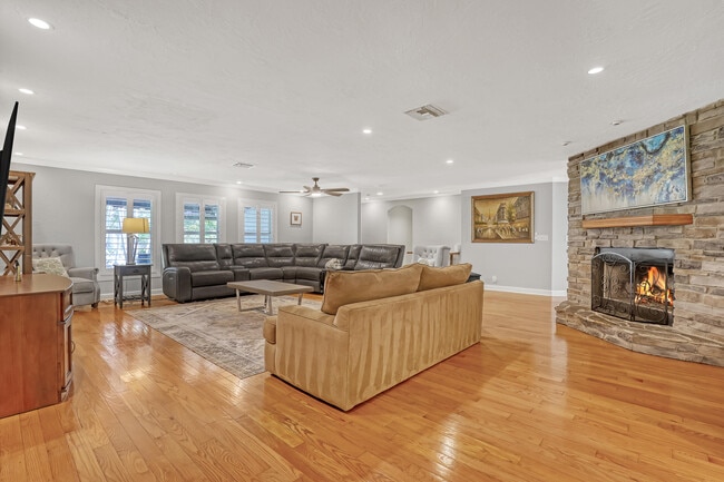 Building Photo - 10780 Anderson Ln