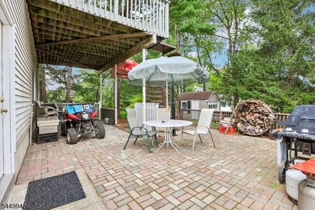 Building Photo - 488 Cedar Ln