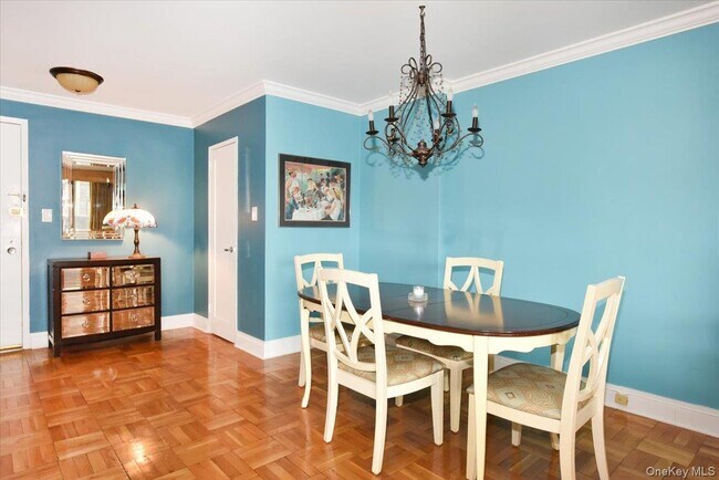 Building Photo - 18-15-18215 215th St