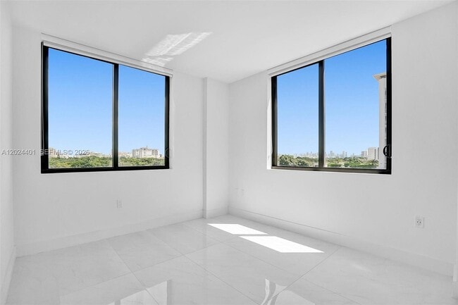 Building Photo - 301 Altara Ave