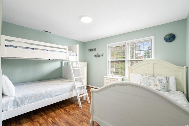 Building Photo - 917 9th Ave S