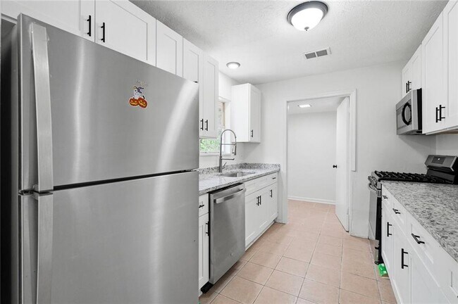 Building Photo - 106 Sterling Ct