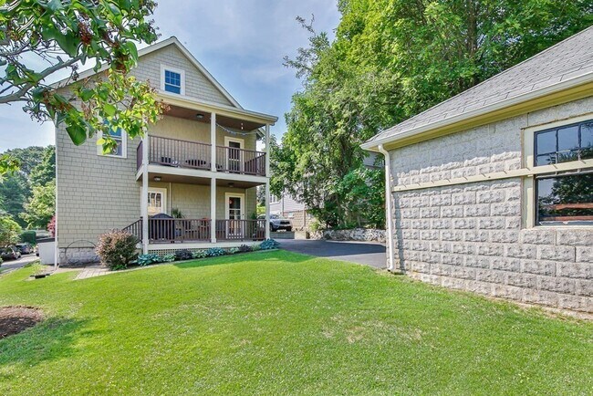 Building Photo - 43 Menotomy Rd