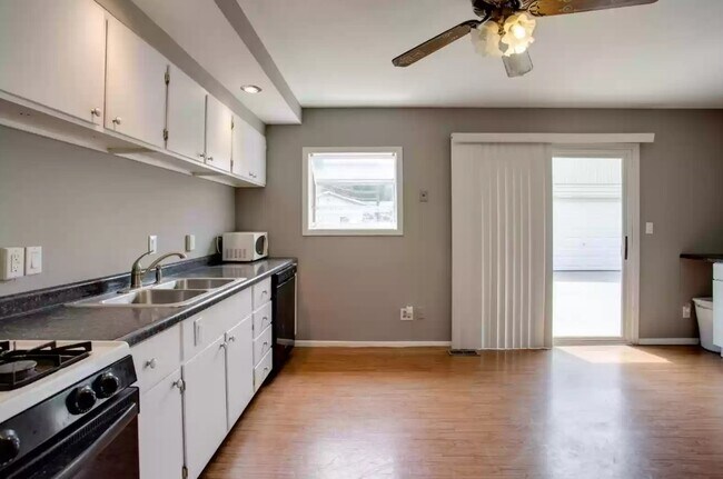 Building Photo - 2503 W Kirby Ave