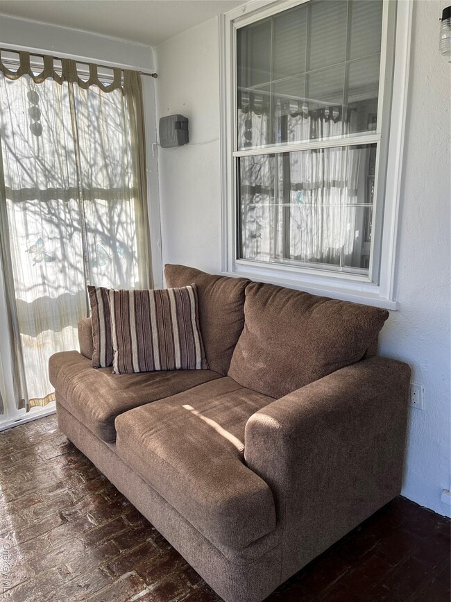 Building Photo - 7 Floyd Pl