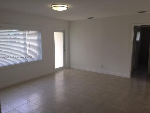 Building Photo - 805 NE 138th St