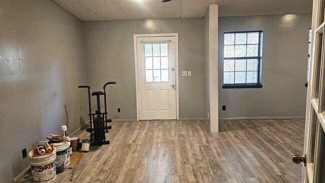 Building Photo - 2620 Moody Ave