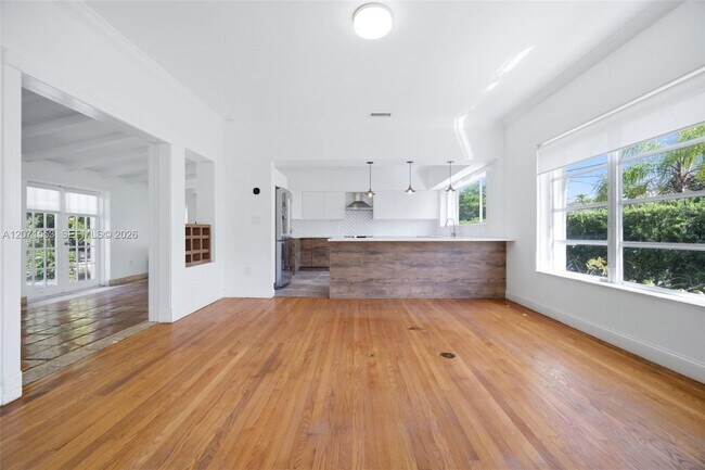 Building Photo - 2300 S Miami Ave