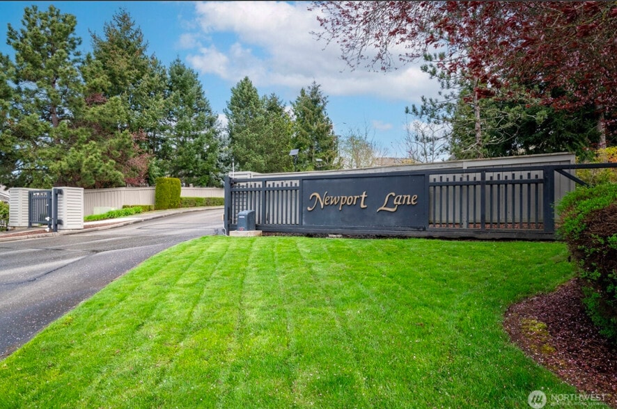 Building Photo - 4802 Nassau Ave NE