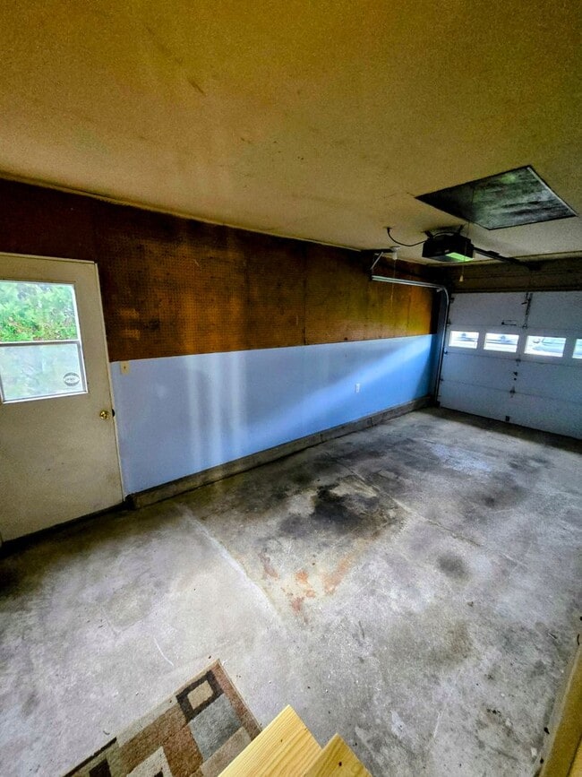 Building Photo - 1642 Whitehall Ave