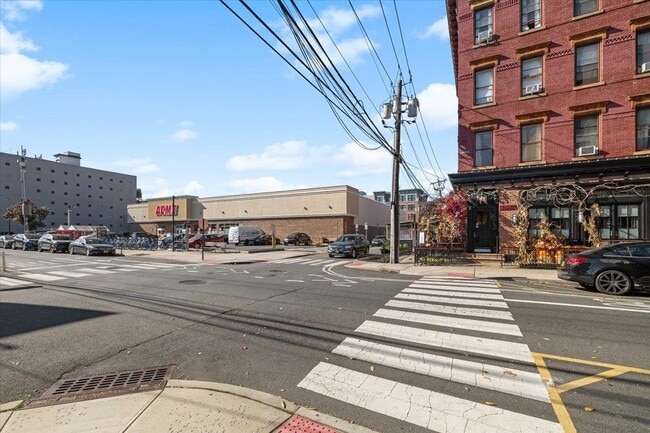 Building Photo - 259 7th St