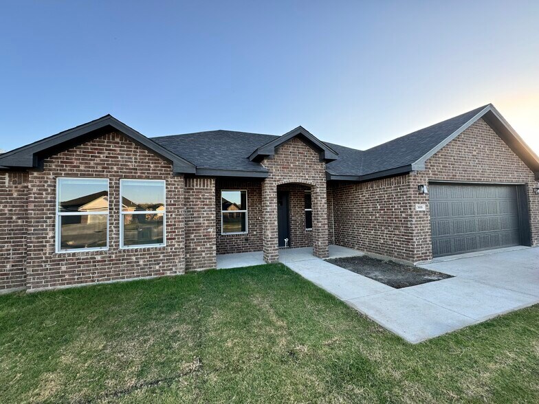 Primary Photo - 3609 Gallant Fox Ave