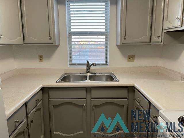 Building Photo - 1421 S Tennyson Dr