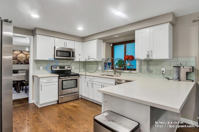 Building Photo - 905 224th Ave NE