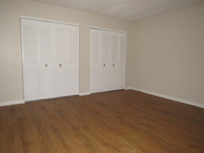 Building Photo - 2302 Sunrise Blvd