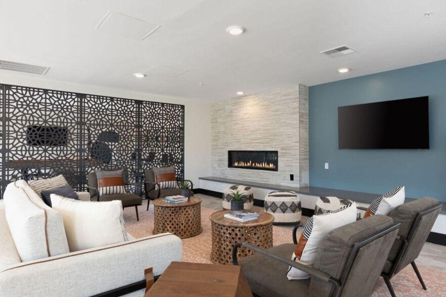 Building Photo - 1008 E El Camino Real