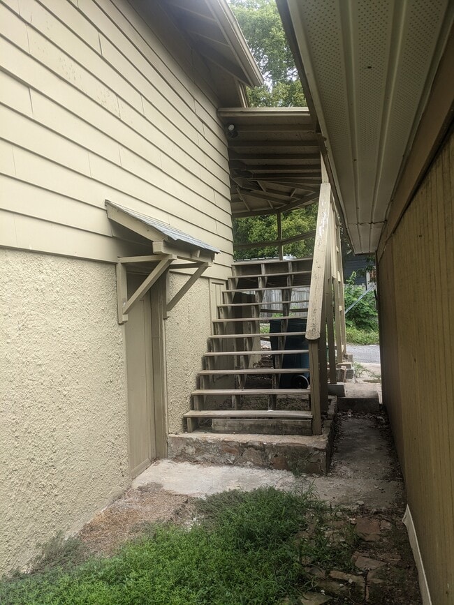 Building Photo - 3315 W Markham St