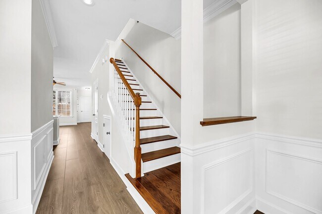 Building Photo - Whitney Lakes End Unit Townhome on Johns Island