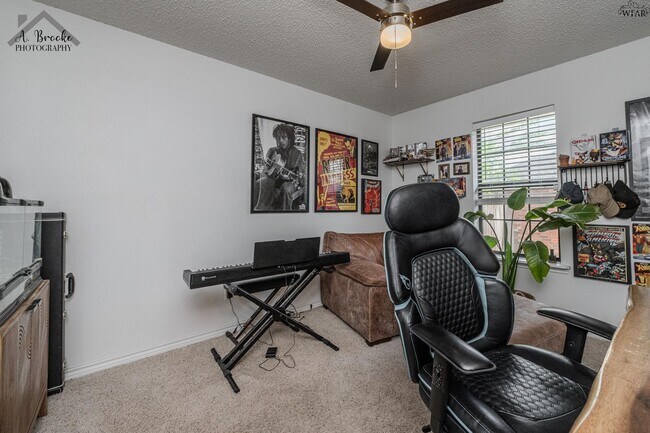 Building Photo - 1505 City View Dr