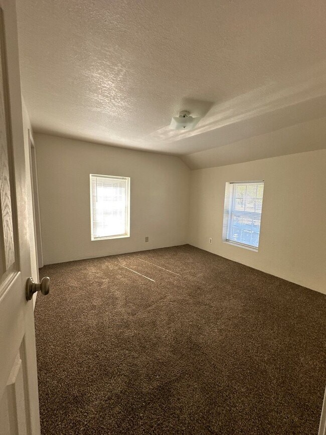 Building Photo - 1545 Crescent Ave