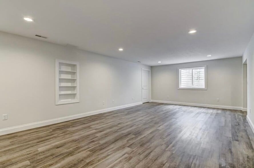 Building Photo - 1811 Spartan Dr