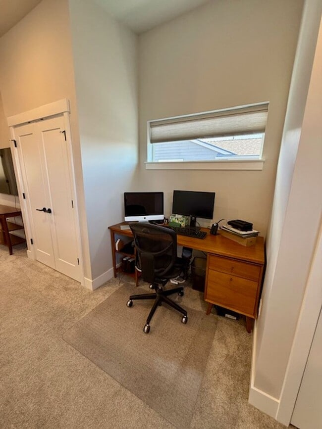 Building Photo - Beautiful Easton 3 Bedroom Home | Primary Suite on Main | Loft + A/C | Community Pools & Amenities