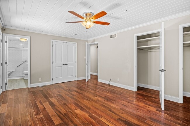 Building Photo - 10030 Tan Rara Dr