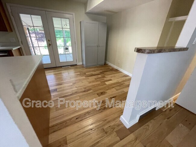 Building Photo - 8741 W 89th Pl