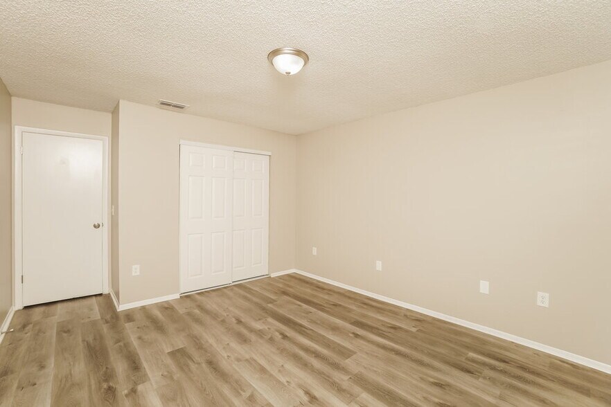 Building Photo - 8134 Royal Hart Dr