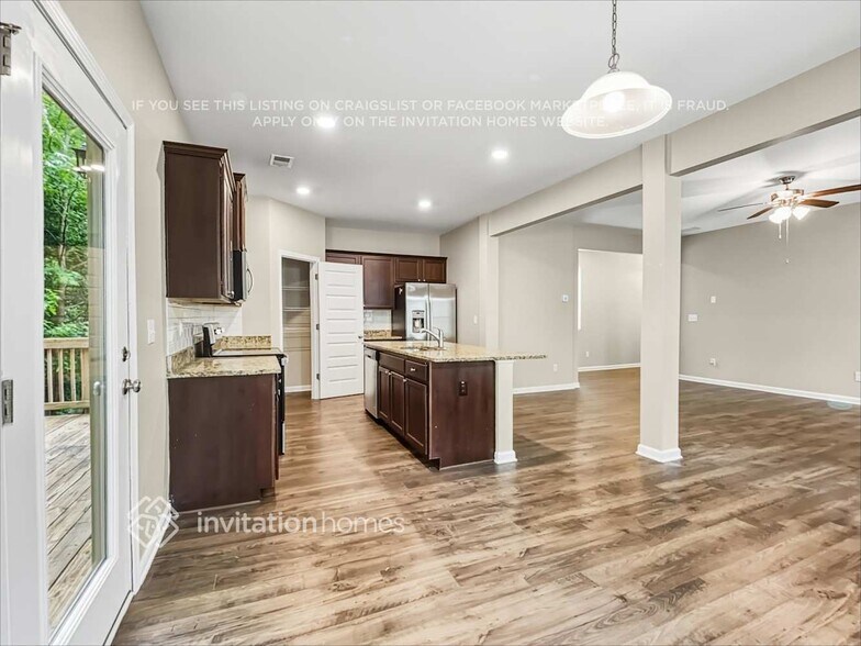 Building Photo - 2131 Theberton Trail