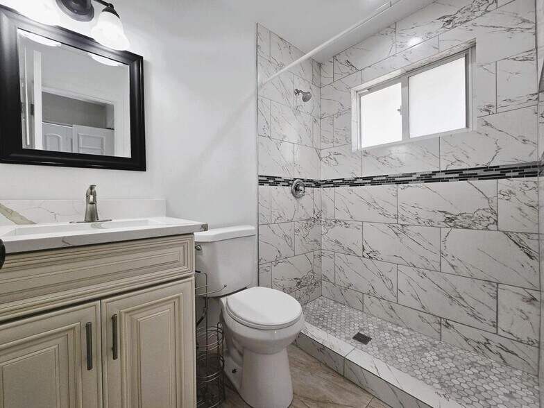 Building Photo - 324 S Chillingworth Dr