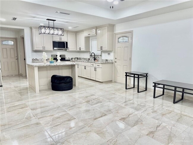 Building Photo - 11 Stuart Ct