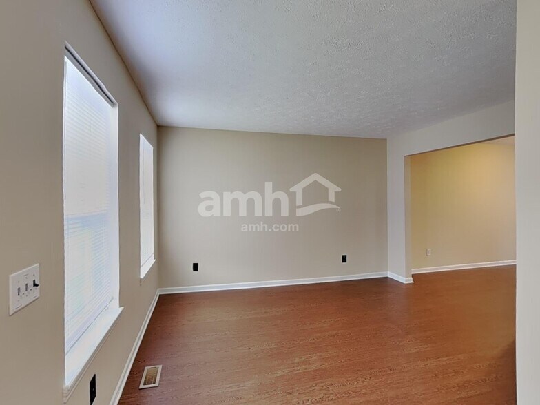 Building Photo - 2318 Lammermoor Cir