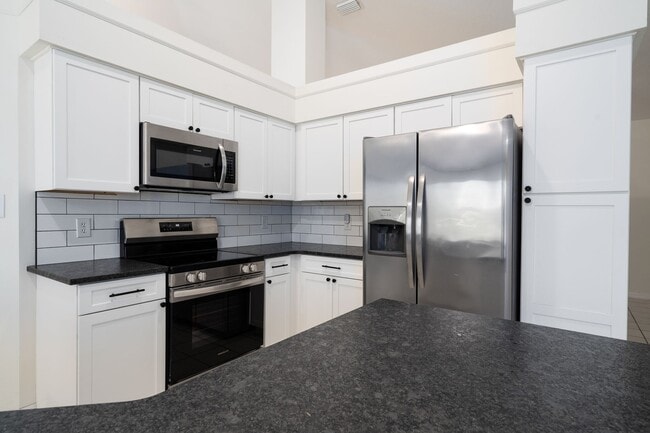 Building Photo - Wonderful & Private