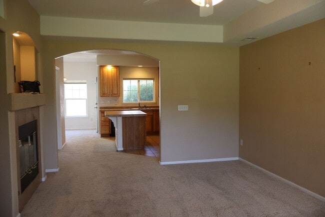 Building Photo - Spacious 2 Bed, 2.5 Bath Fort Collins Town...