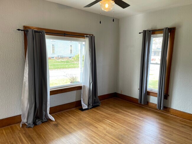 Building Photo - 10 S Preston St