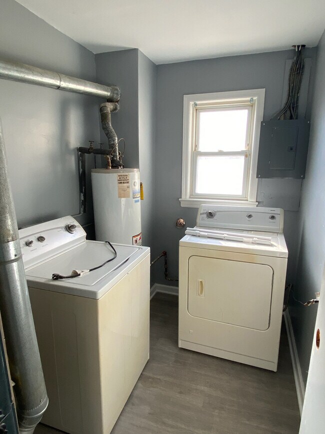 Building Photo - 306 Clifton Ave