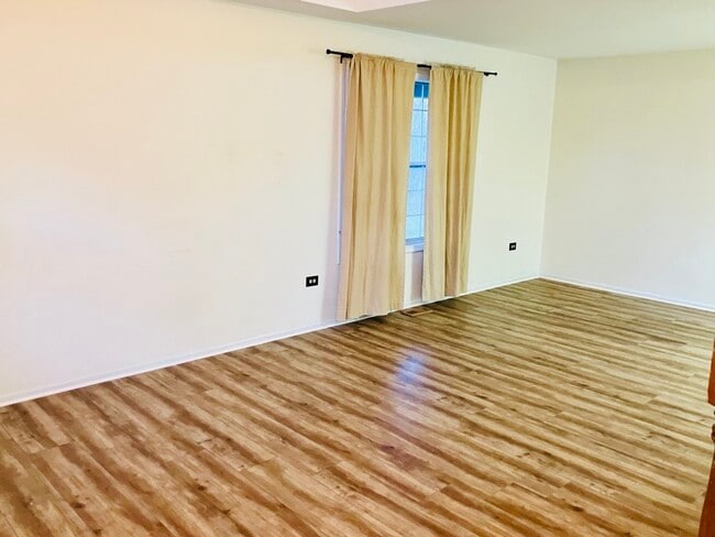 Building Photo - 3524 Willowview Ct