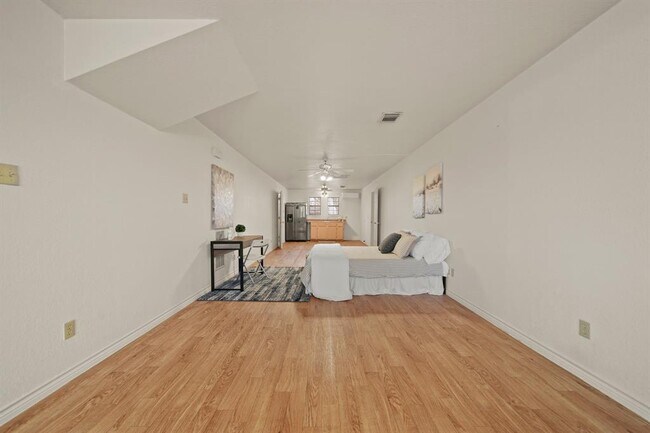 Building Photo - 6903 Lewis Ln