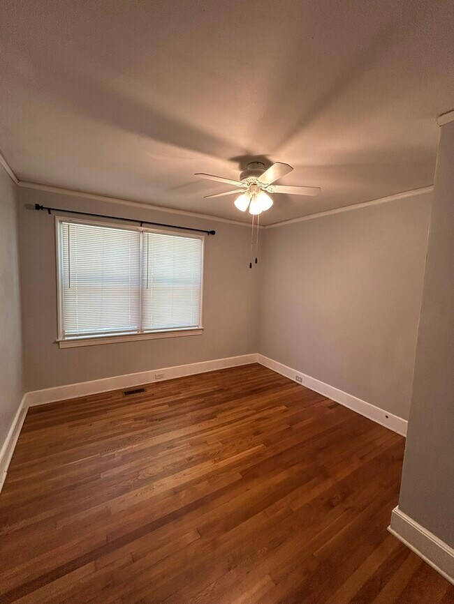 Building Photo - 2624 Marling Dr