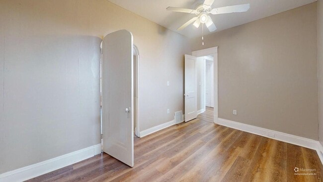 Building Photo - 2818 E 119th St